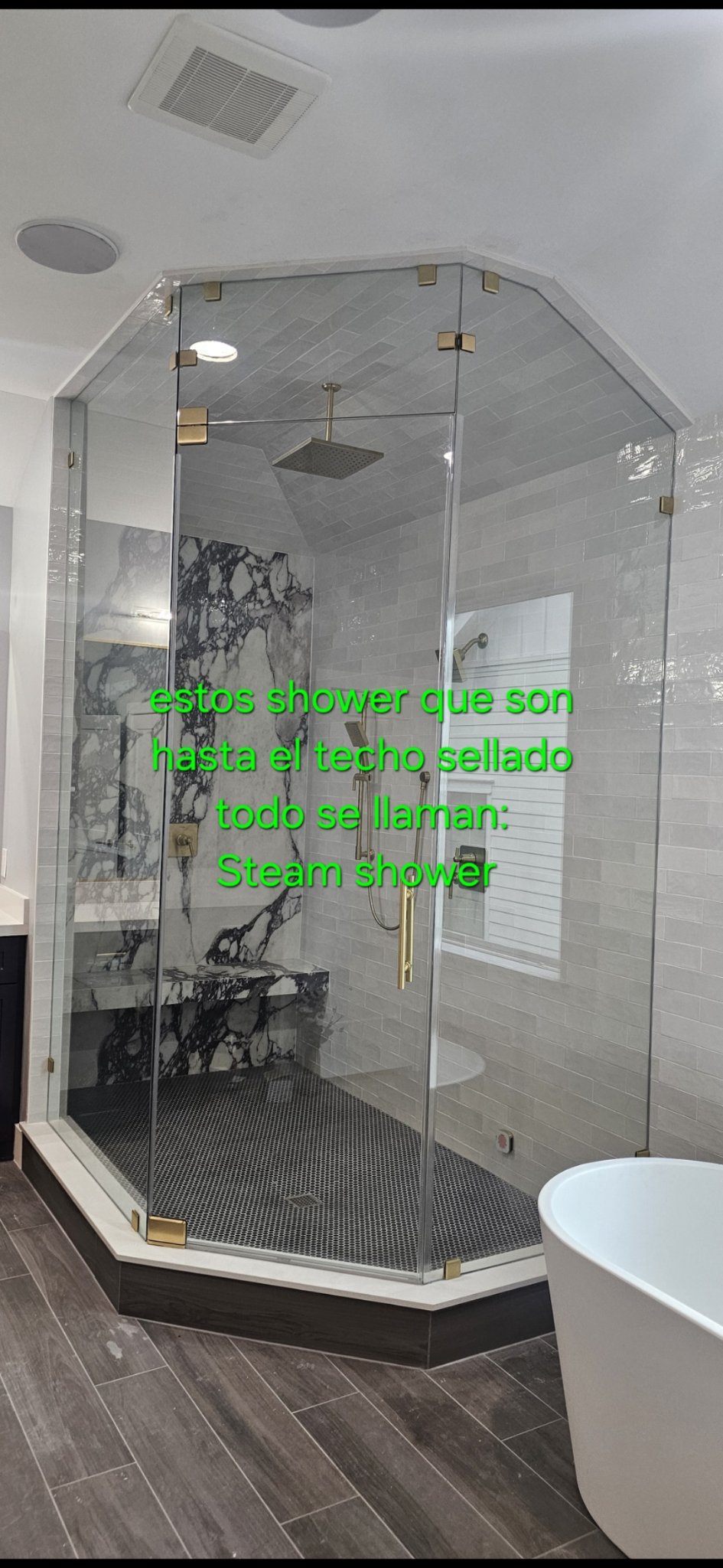 Trabajo de Glas Plus anotado por el instalador: steam shower, shower de vidrio hasta el techo con sellado completo